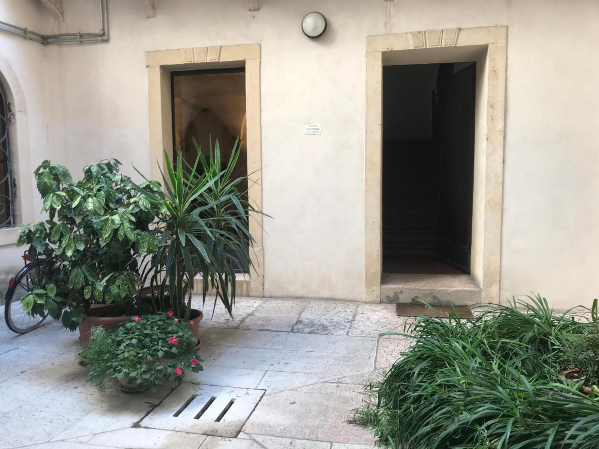 Palazzo Della Torre Room Verona Exterior photo